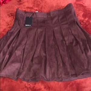 Maroon pleaded skirt
